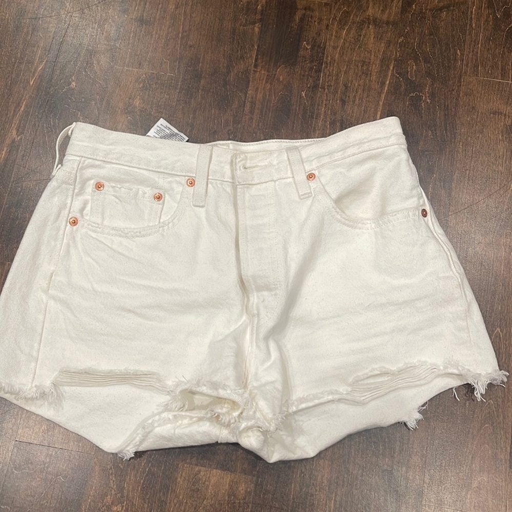 White Levi’s Shorts